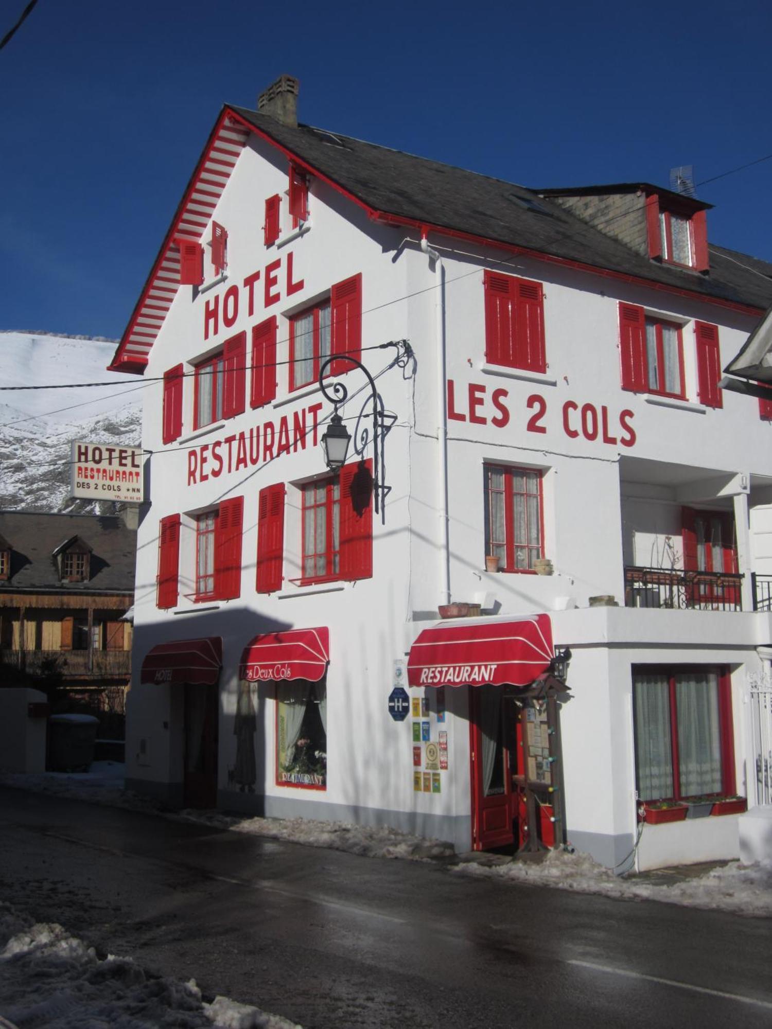 Hotel Les Deux Cols Sainte-Marie-de-Campan Exteriör bild